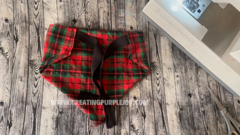 DIY: How to make a Easy Tie on Dog Bandana with Trim